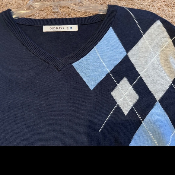 ❤️❤️ 3/$25 Old Navy men’s med v-neck argyle pattern blue - UNC fan-perfect! - Picture 2 of 3